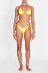 Η Hailey Bieber Wows με ένα Sunny Yellow String Thong Bikini