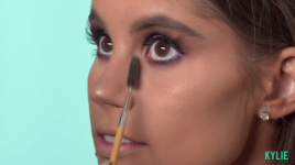Kuinka Kylie Jennerin meikkitaiteilija korjaa ripsivirheet, räjäyttää mielesi