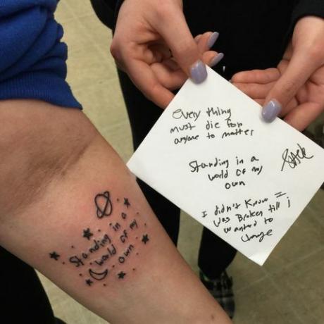 Žmogus, pirštas, riešas, tatuiruotė, sąnarys, nagai, šriftas, rašysena ranka, nykštys, rašymas, 