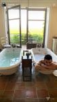 סופי טרנר מפרסמת תמונה עירומה של ג'ו ג'ונאס באמבטיה