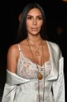 Spletno mesto pretvarja rop Kim Kardashian v grozljiv kostum za noč čarovnic "pariški rop"