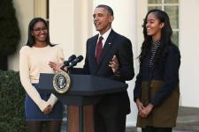 Presiden Obama Memberikan Teriakan Indah untuk Putri-Putrinya Selama Pidato Perpisahannya