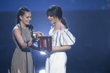 Camila Cabello elnyerte első díját az ötödik harmónia elhagyása óta