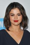 Selena Gomez draagt ​​een halsketting van $ 3.500 CVC-stenen