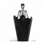 Cette bougie de cercueil fond pour révéler un squelette effrayant, alors allumez-la à Halloween