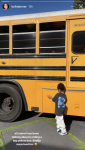 טרוויס סקוט מפתיע את סטורמי עם אוטובוס בית ספר משלה