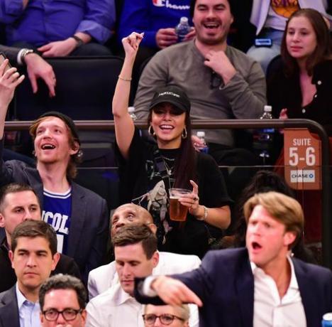 Gwiazdy Attend Los Angeles Lakers v New York Knicks Game