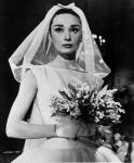 Свадебная фата Арианы Гранде была вдохновлена ​​Одри Хепберн в "Смешной мордашке"