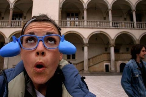 Gafas, Cuidado de la visión, Chaqueta, Arco, Viajes, Moda callejera, Gafas, Arcade, Accesorio de vidrio para ojos, Selfie, 