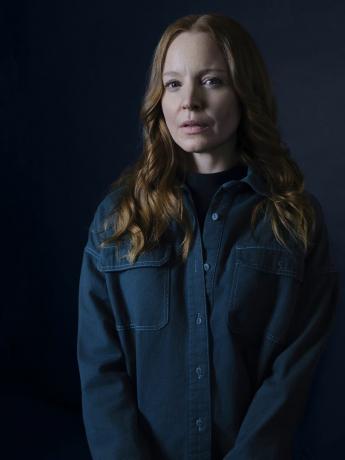 sarı ceketli minibüs olarak lauren ambrose, 2. sezon fotoğraf kredisi lorenzo agiusshowtime