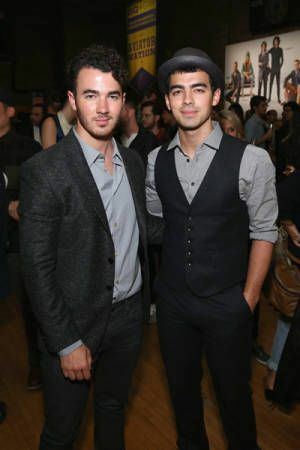 Joe Jonas และ Kevin Jonas
