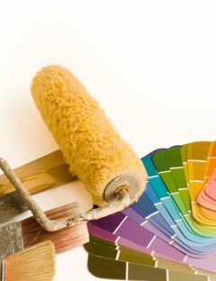 rodillo de pintura y tarjetas de colores
