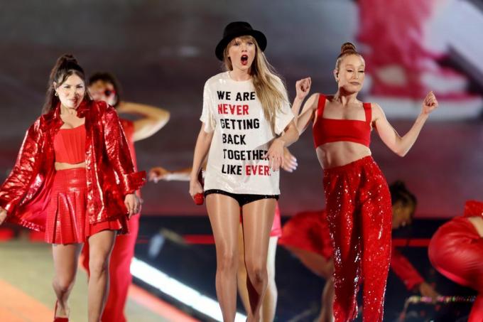 Taylor Swift se apresentando em 31 de março de 2023 em Arlington, Texas