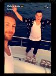 Fester Calvin Harris på en yacht med en haug med varme brunetter for å komme over Taylor Swift?