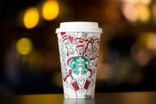 Společnost Starbucks uvedla na trh vánoční poháry a můžete si je vybarvit