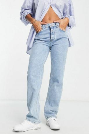 ג'ינס רגליים ישרות משנות ה-90 בינוניות