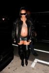 Rihanna gyémánt melltartót és bőr rövidnadrágot visel, terhességi megjelenés