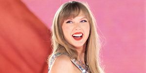 Η Taylor Swift παίζει στην περιοδεία του Taylor Swift the eras που πραγματοποιήθηκε στο allegiant στάδιο στις 24 Μαρτίου 2023 στο Λας Βέγκας, Νεβάδα φωτογραφία από τον christopher polkpenske media μέσω Getty Images