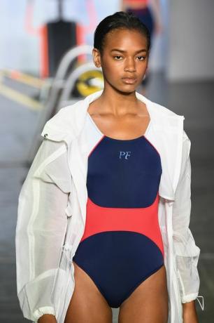 티몰 차이나 데이 파티클 피버 런웨이 2018년 9월 뉴욕 패션 위크