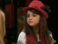 Teori Penggemar Tentang Selena Gomez dan Hannah Montana Ini Sebenarnya Mengejutkan