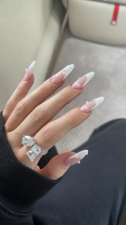 Кајли Џенер дијамантски прстен Травис Скот