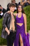 Camila Cabello ve Shawn Mendes'in Met Gala 2021 Kırmızı Halı Görünümü