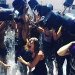 ცნობილი სახეები იღებენ ALS Ice Bucket Challenge- ს
