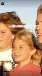 Cole Sprouse delte et TBT -bilde med en jente som ser ut som ung Lili Reinhart og fansen er SHOOK