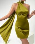 Sabrina Carpenter bedient Y2K Glamour in een jurk met open rug