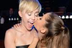 Miley Cyrus et Ariana Grande portent des grenouillères