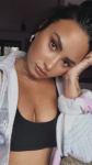 Demi Lovato usou um sutiã esportivo como camisa na selfie pós-separação