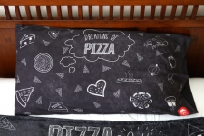 خط الملابس والإكسسوارات الجديد لبيتزا هت موجود ورائع