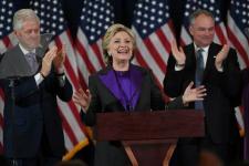 Znaczenie fioletowych spodni Hillary Clinton