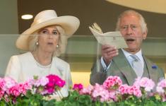 Kráľovná Camilla „Furious“ v Sussexes počas Royal Ascot 2023