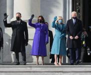 Proč ženy nosí na inaugurační den 2021 purpurové oblečení