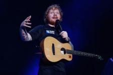 Edas Sheeranas buvo paduotas į teismą dainų autoriaus, teigdamas, kad „Fotografija“ atima Matt Cardle „Nuostabų“