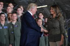 Donald Trump og førstedame Melania hadde nok et veldig vanskelig håndtrykk -øyeblikk