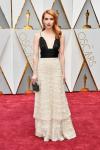 Ема Робъртс носи Ода на Джулия Робъртс Печели Оскар за Оскарите за 2017 г. - Ема Робъртс Оскар на червения килим