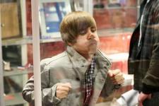 17 Foto Justin Bieber yang Akan Membuat Anda Merasa Tua AF