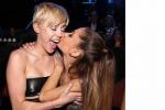 Ariana Grande forsvarer Miley Cyrus