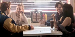 Η Lili Reinhart υπαινίσσεται ότι η δεύτερη σεζόν του "Riverdale" περιλαμβάνει τους λυκάνθρωπους