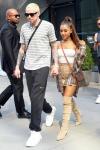 Ariana Grande Rocks $ 33 Crop Top for Date Night with Pete Davidson - Ariana Grande Olcsó Meshki Crop Top
