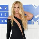 Britney Spears näitab, et looduskaitse takistab tal IUD -d eemaldamast