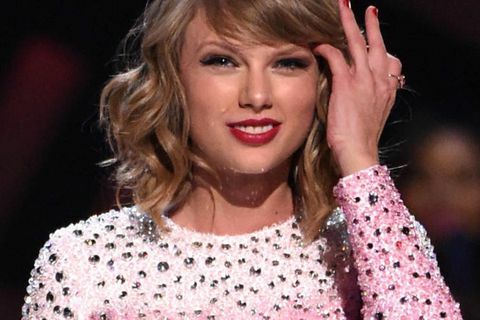 Taylor Swift padeda gerbėjams benamiams