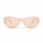 Retro-inspirované růžové sluneční brýle Bella Hadid jsou v prodeji za 72 dolarů