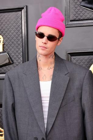 comment acheter le bonnet rose vif et les crocs à plateforme de justin bieber