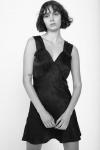 Olivia Rodrigo's Wears Little Black Slip Dress De Réalisation Par