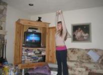 Pripravnica Amy isprobava samo ples za Wii!