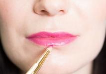 21 Genius Lipstick Hacks ที่ผู้หญิงทุกคนต้องรู้