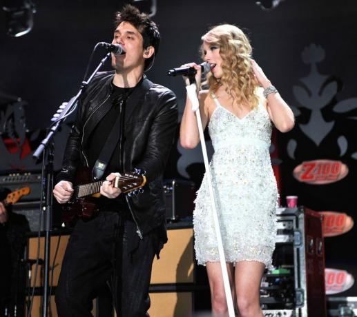 new york december 11-én John Mayer és Taylor Swift fellép a színpadon a 2009-es z100s jingle ball alatt, bemutatja a hm at Madison Square Garden 2009. december 11-én New York Cityben fotó: Kevin mazurwireimage a tiszta csatornás rádióhoz új york
